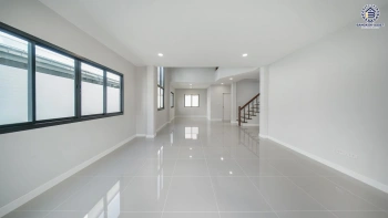บ้านรีโนเวทใหม่ โครงการ สินทรัพย์นคร2 เพชรเกษม บนเนื้อที่ 59.4 ตร.ว. พื้นที่ใช้สอย 205.13 ตร.ม. ฟังก์ชัน 4 ห้องนอน 3 ห้องน้ำ 2 ที่จอดรถ ตอบโจทย์ทุกไลฟ์สไตล์ บนทำเลติดถนนเพชรเกษม ใกล้รถไฟฟ้าสายสีน้ำเงิน "สถานีหลักสอง" และห้างสรรพสินค้าเดอะมอลล์บางแค