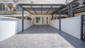 บ้านรีโนเวทใหม่ โครงการ บ้านกลางเมือง เดอะรอยัลโมนาโค ศรีนครินทร์-พัฒนาการ ทาวน์เฮ้าส์ 3 ชั้น  เนื้อที่ 27.5 ตร.ว. พื้นที่ใช้สอย 201.43 ตร.ม. 4 ห้องนอน 3 ห้องน้ำ จอดรถ 2 คัน ส่วนกลางครบ สระว่ายน้ำ ฟิตเนส คลับเฮ้าส์ ใกล้รถไฟฟ้าสายสีเหลืองสถานีกลันตัน, ทางด่วนศรีรัช และซีคอนสแควร์​ ศรีนครินทร์