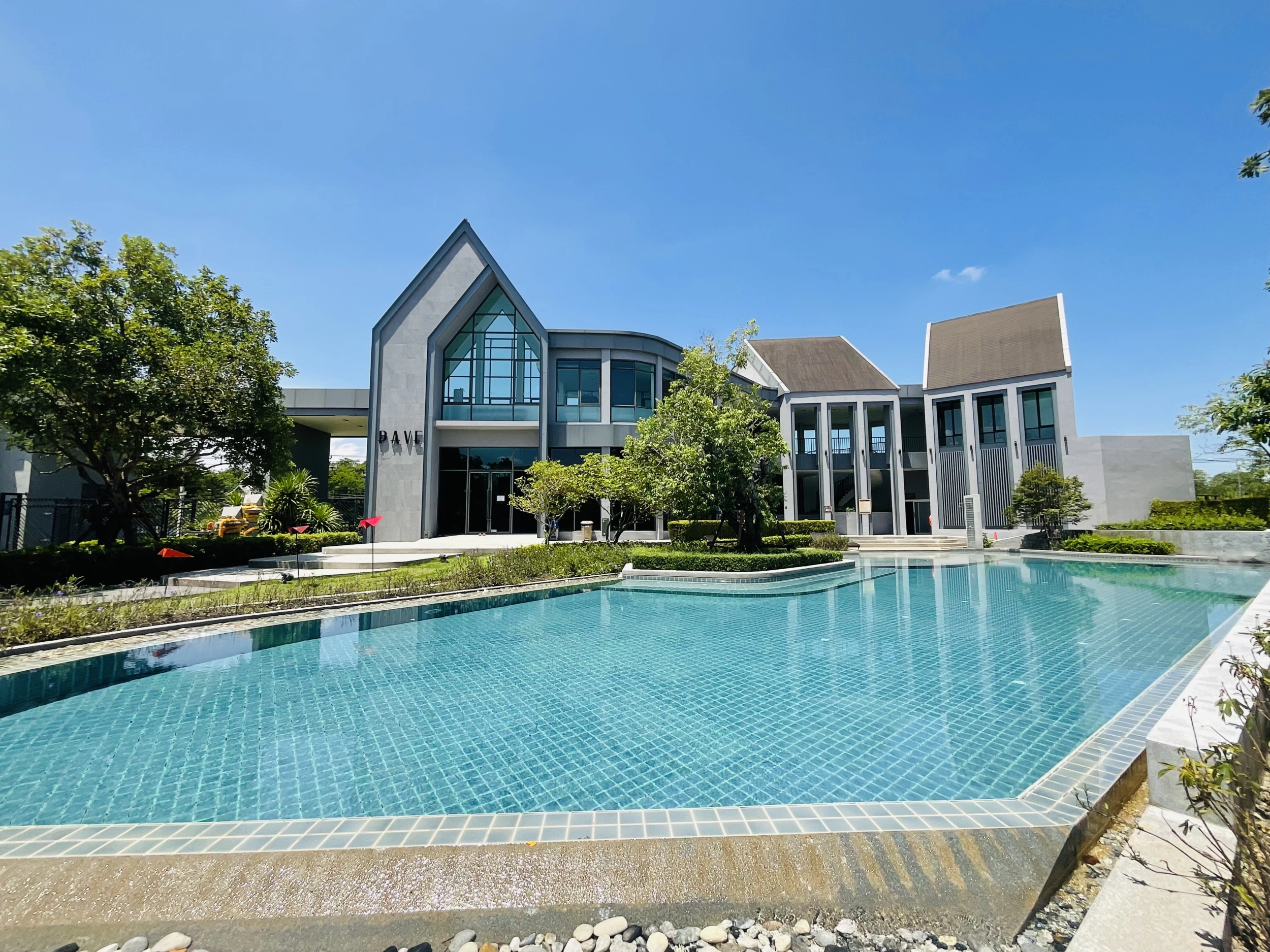 บ้านเดี่ยวมือสอง โครงการ เพฟ ปิ่นเกล้า-ศาลายา เนื้อที่ 71.7 ตร.วา พื้นที่ใช้สอย 214 ตร.ม. ฟังค์ชั่น 5 ห้องนอน 3 ห้องน้ำ จอดรถได้ 2 คัน บนทำเลศักยภาพ เชื่อมต่อถนนบรมราชชนนี ถนนกาญจนาภิเษก ทางด่วนศรีรัช-วงแหวน