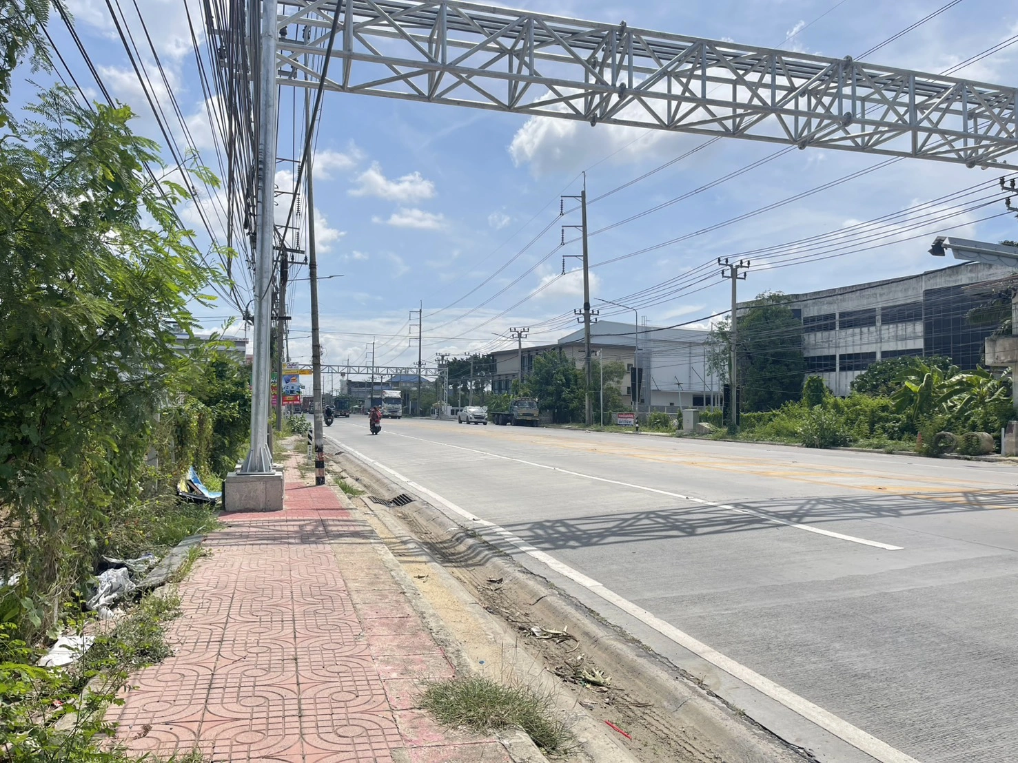 ขายที่ดินเปล่า เนื้อที่ 9-2-6.2 ไร่ ทำเลศักยภาพ บางพลี – ลาดกระบัง ต.บางโฉลง อ.บางพลี จ.สมุทรปราการ ราคา 180,000,000 บาท