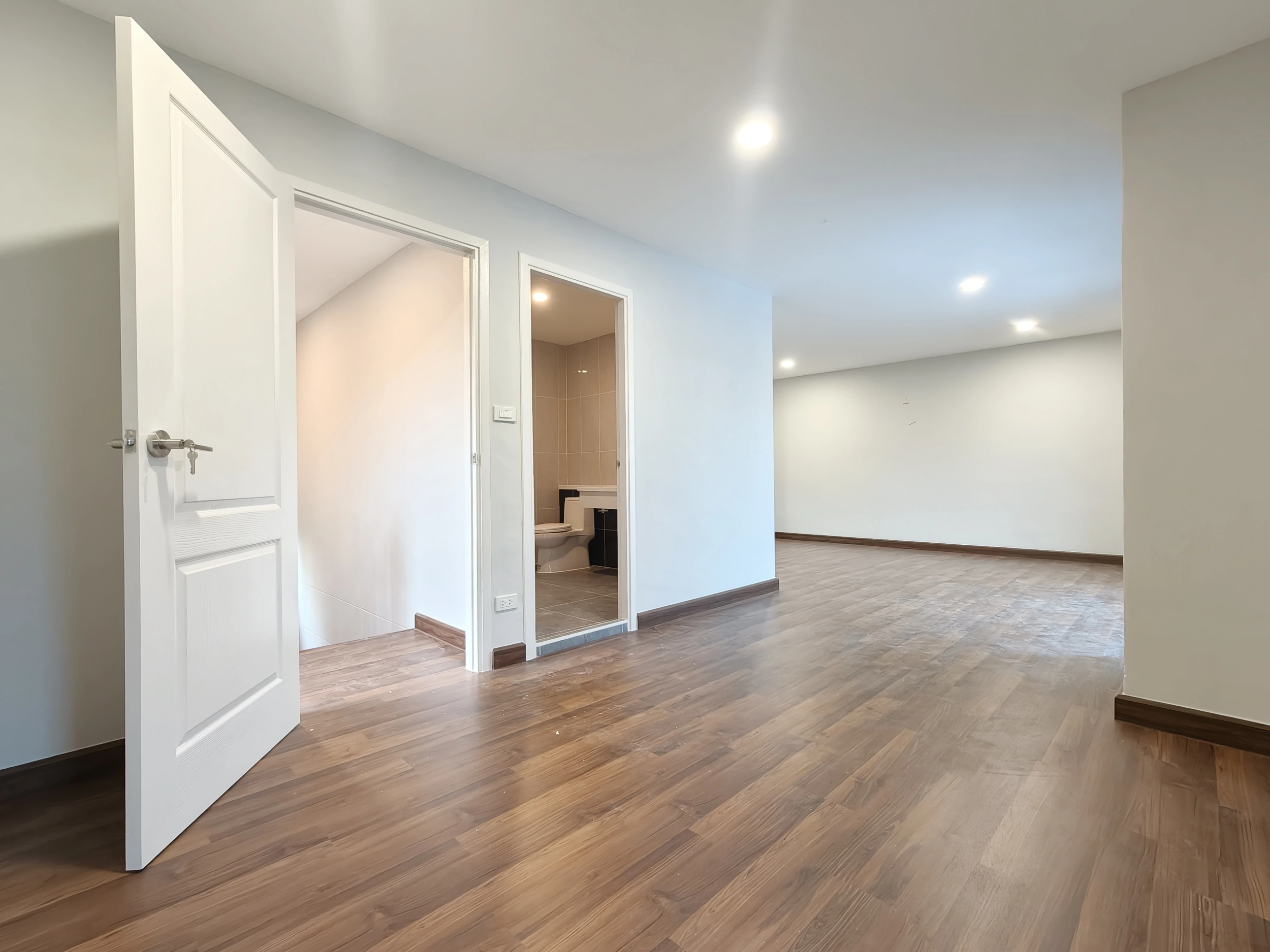 ขายบ้านเดี่ยว นันทวัน วงแหวน-รัตนาธิเบศร์ รีโนเวทใหม่ทั้งหลัง หลังริม เนื้อที่ 108.5 ตร.ว. พื้นที่ใช้สอย 369 ตร.ม. 5 ห้องนอน 5 ห้องน้ำ 3 ที่จอดรถ บ้านหลังใหญ่ เหมาะสำหรับครอบครัว ทำเลบางใหญ่ ใกล้ถนนกาญจนาภิเษก รัตนาธิเบศร์ และเซ็นทรัล เวสต์เกต