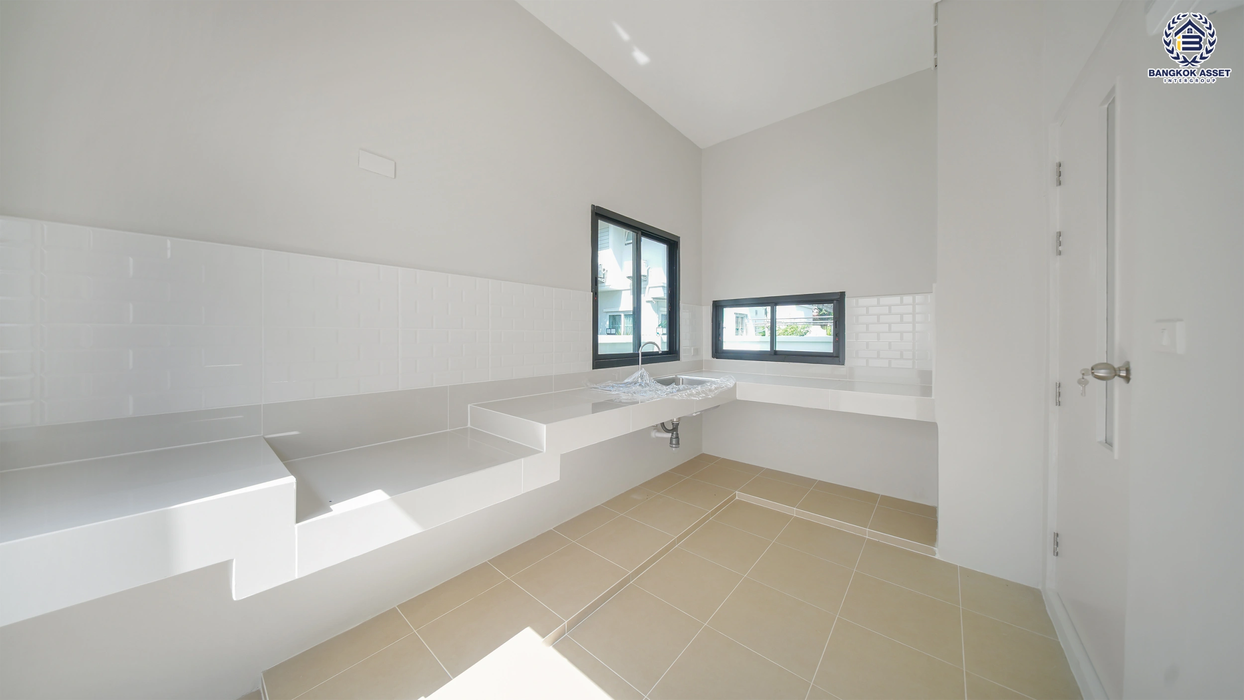 บ้านรีโนเวทใหม่ โครงการ เพอร์เฟคพาร์ค วัดพระนอน จากแบรนด์ Property Perfect เนื้อที่ 35.7 ตร.ว. พื้นที่ใช้สอย 136.38 ตร.ม. ฟังก์ชัน 3 ห้องนอน 2 ห้องน้ำ 2 ที่จอดรถ พร้อม Facilities ครบครัน บนทำเลเชื่อมต่อถนนกาญจนาฯ ใกล้ทางด่วน "ศรีรัช" เซ็นทรัลเวสต์เกต และรถไฟฟ้าสายสีม่วง "สถานีตลาดบางใหญ่"