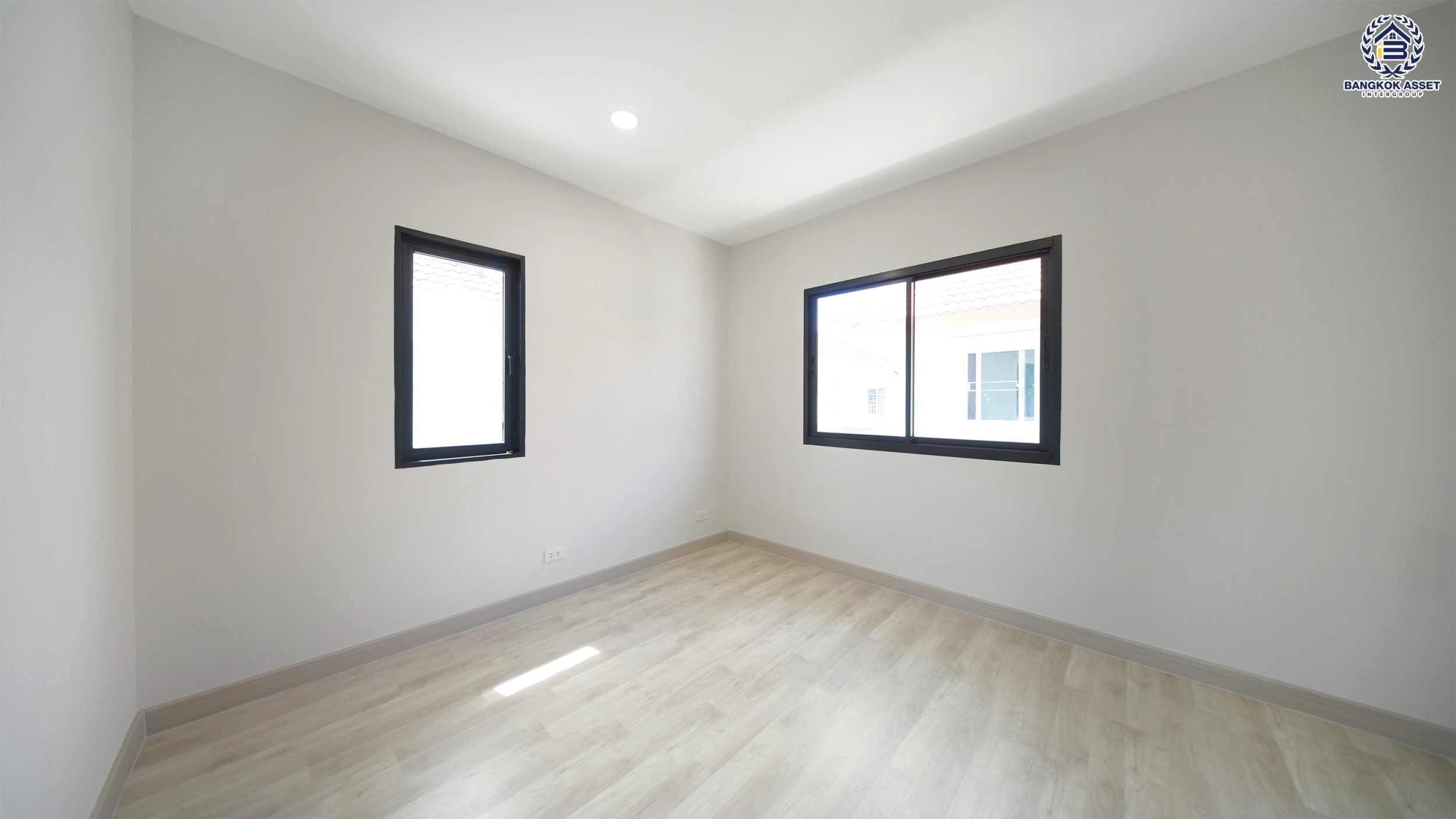 บ้านรีโนเวทใหม่ โครงการ เพอร์เฟคพาร์ค วัดพระนอน จากแบรนด์ Property Perfect เนื้อที่ 35.7 ตร.ว. พื้นที่ใช้สอย 136.38 ตร.ม. ฟังก์ชัน 3 ห้องนอน 2 ห้องน้ำ 2 ที่จอดรถ พร้อม Facilities ครบครัน บนทำเลเชื่อมต่อถนนกาญจนาฯ ใกล้ทางด่วน "ศรีรัช" เซ็นทรัลเวสต์เกต และรถไฟฟ้าสายสีม่วง "สถานีตลาดบางใหญ่"