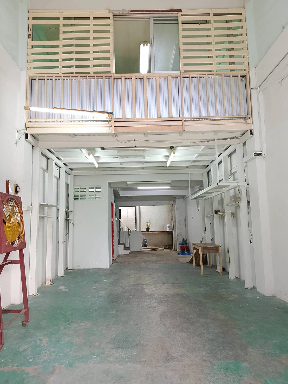 ให้เช่าอาคารพาณิชย์5ชั้น จันทน์32 มีห้องน้ำและห้องนอนทุกชั้น ใกล้สถานีรถไฟฟ้าสุรศักดิ์ เหมาะสำหรับทำธุรกิจหรืออยู่อาศัย