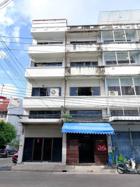 ให้เช่าอาคารพาณิชย์5ชั้น จันทน์32 มีห้องน้ำและห้องนอนทุกชั้น ใกล้สถานีรถไฟฟ้าสุรศักดิ์ เหมาะสำหรับทำธุรกิจหรืออยู่อาศัย