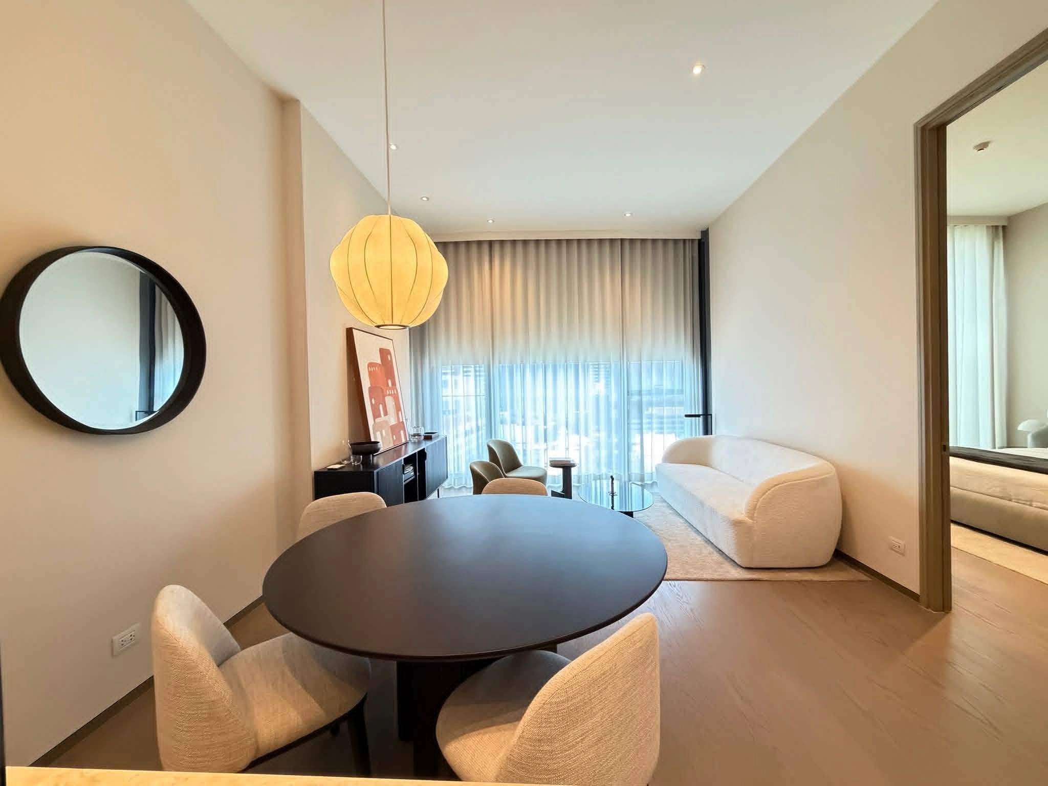 Urgent! Luxury Residence for Rent – Scope Langsuan Experience refined living in one of Bangkok’s most prestigious ultra-luxury residences, located in the heart of Langsuan, one of the city’s most exclusive residential addresses.
