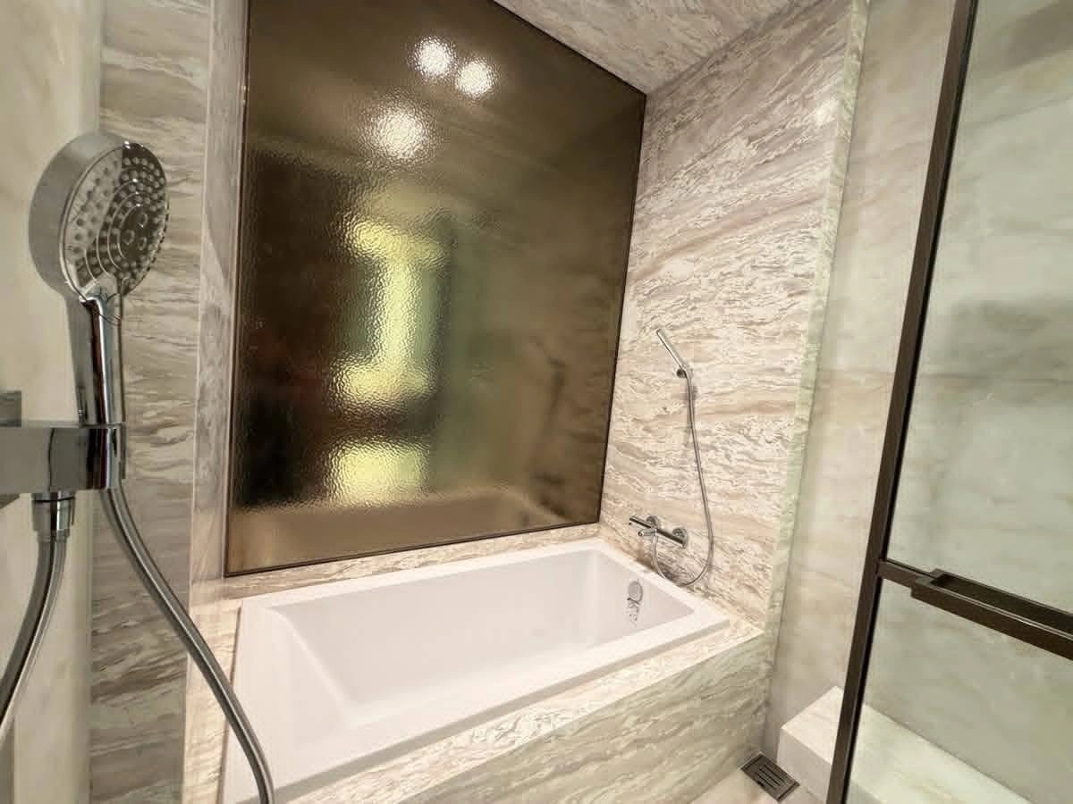 Urgent! Luxury Residence for Rent – Scope Langsuan Experience refined living in one of Bangkok’s most prestigious ultra-luxury residences, located in the heart of Langsuan, one of the city’s most exclusive residential addresses.