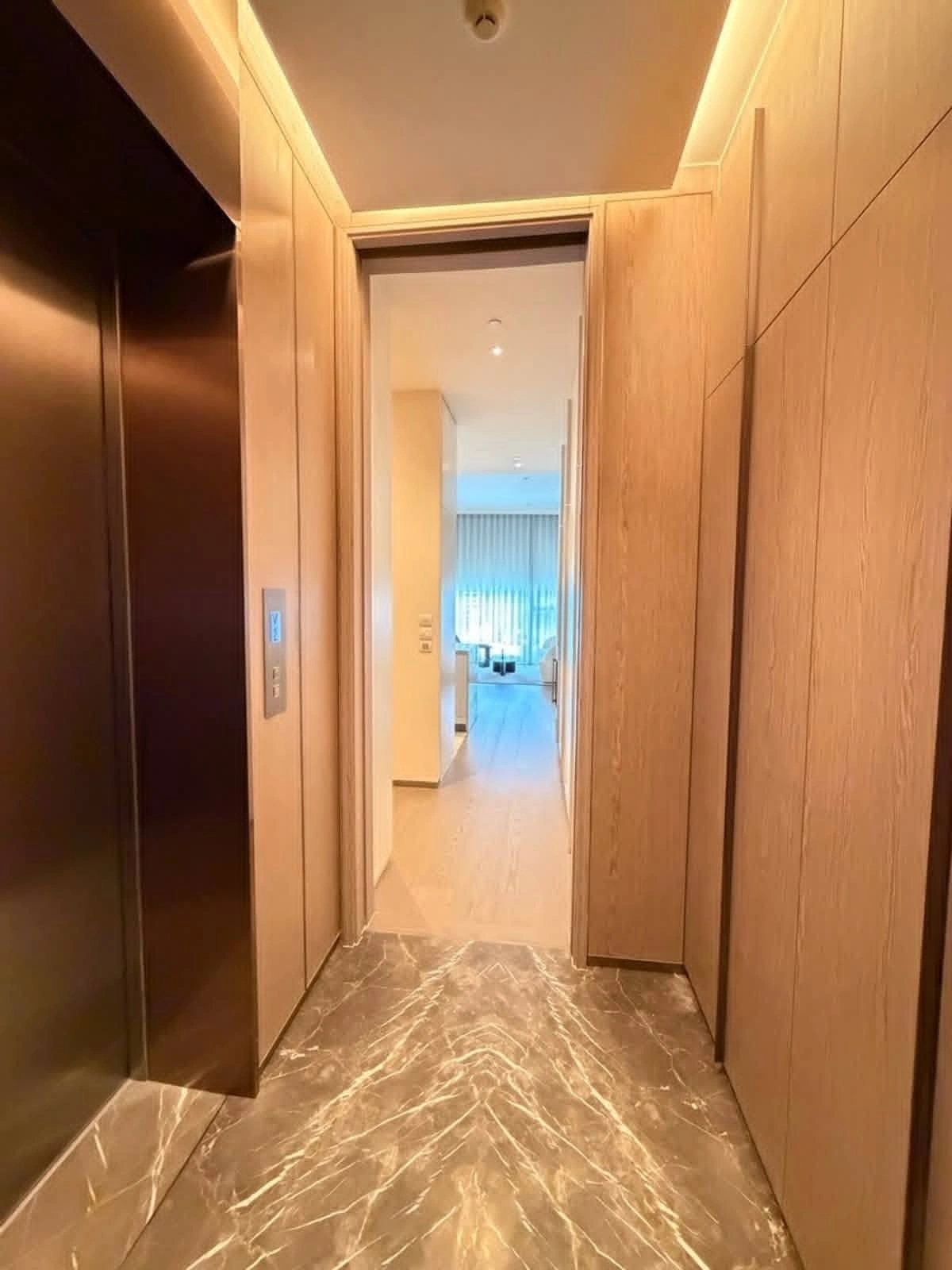 Urgent! Luxury Residence for Rent – Scope Langsuan Experience refined living in one of Bangkok’s most prestigious ultra-luxury residences, located in the heart of Langsuan, one of the city’s most exclusive residential addresses.
