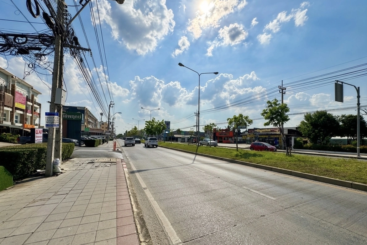 “บ้านเดี่ยว 53.2 ตร.ว. ทำเลหายาก หลังต้นซอย ใกล้ รปภ. ติดถนนหทัยราษฎร์ พร้อมกล้องวงจรปิด 6 ตัว ราคาเพียง 4.79 ล้าน ต่อรองได้”