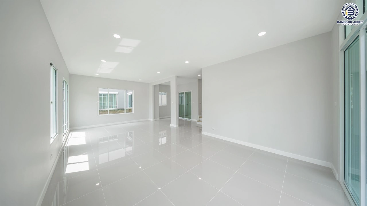 บ้านรีโนเวทใหม่ โครงการ เดอะแพลนท์ ราชพฤกษ์ หลังมุม เนื้อที่ 53.8 ตร.ว. พื้นที่ใช้สอย 180.63 ตร.ม. ฟังก์ชัน 3 ห้องนอน 3 ห้องน้ำ จอดรถได้ 2 คัน บนทำเลศักยภาพ เดินทางสะดวก ใกล้วงเวียนพระราม5, The Walk, ทางด่วน ศรีรัช และรถไฟฟ้าสายสีม่วง "สถานีบางรักใหญ่"