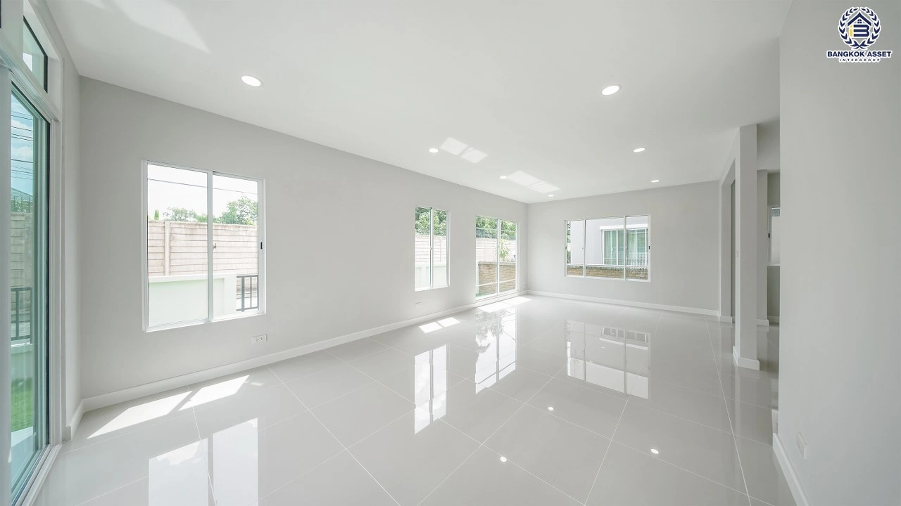 บ้านรีโนเวทใหม่ โครงการ เดอะแพลนท์ ราชพฤกษ์ หลังมุม เนื้อที่ 53.8 ตร.ว. พื้นที่ใช้สอย 180.63 ตร.ม. ฟังก์ชัน 3 ห้องนอน 3 ห้องน้ำ จอดรถได้ 2 คัน บนทำเลศักยภาพ เดินทางสะดวก ใกล้วงเวียนพระราม5, The Walk, ทางด่วน ศรีรัช และรถไฟฟ้าสายสีม่วง "สถานีบางรักใหญ่"