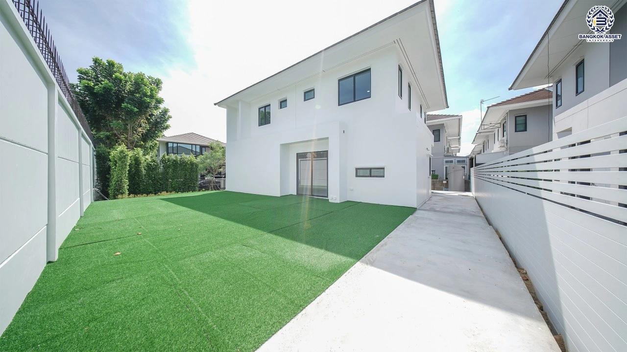 บ้านรีโนเวทใหม่ โครงการ เศรษฐสิริ จรัญฯ - ปิ่นเกล้า เนื้อที่ 87.1 ตร.ว. พื้นที่ใช้สอย 356.14 ตร.ม. ฟังก์ชัน 3 ห้องนอน 3 ห้องน้ำ จอดรถได้ 2 คัน บนทำเลเดินทางสะดวก เชื่อมต่อถนนจรัญสนิทวงศ์, ถนนบรมราชชนนี ใกล้ทางด่วน "ศรีรัช" และรถไฟฟ้าสายสีน้ำเงิน "สถานีบางขุนนนท์"