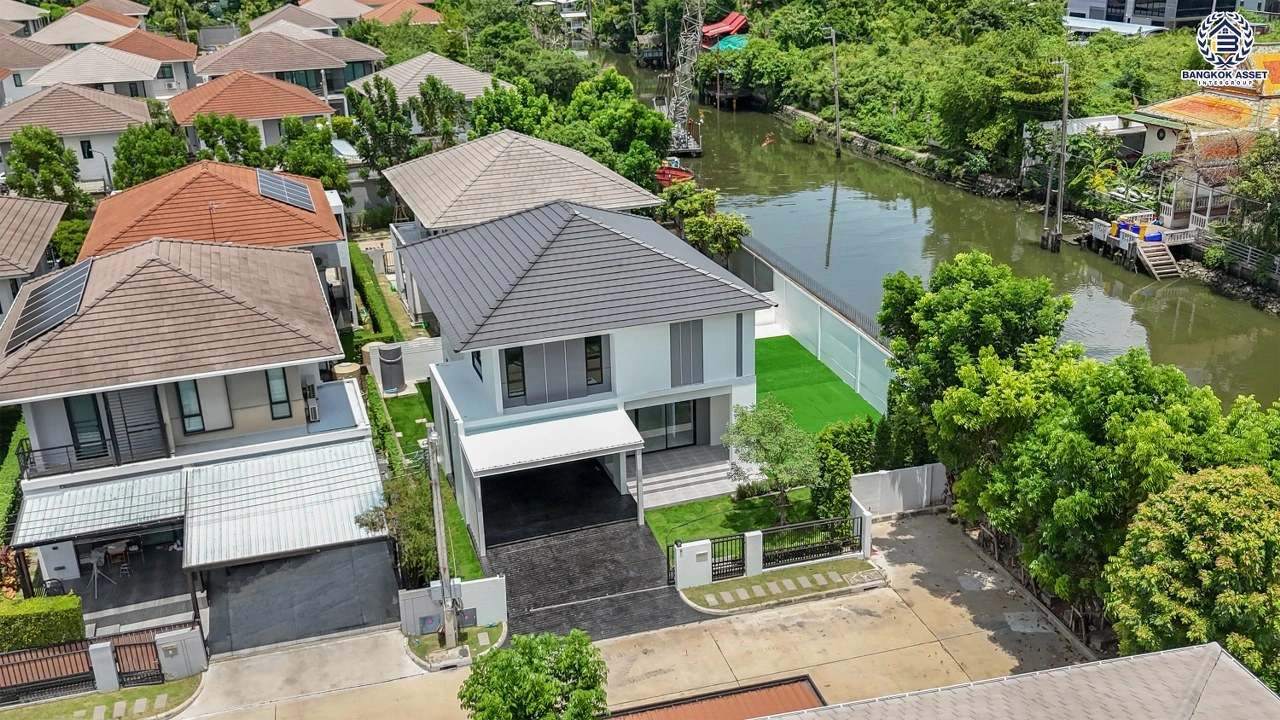 บ้านรีโนเวทใหม่ โครงการ เศรษฐสิริ จรัญฯ - ปิ่นเกล้า เนื้อที่ 87.1 ตร.ว. พื้นที่ใช้สอย 356.14 ตร.ม. ฟังก์ชัน 3 ห้องนอน 3 ห้องน้ำ จอดรถได้ 2 คัน บนทำเลเดินทางสะดวก เชื่อมต่อถนนจรัญสนิทวงศ์, ถนนบรมราชชนนี ใกล้ทางด่วน "ศรีรัช" และรถไฟฟ้าสายสีน้ำเงิน "สถานีบางขุนนนท์"