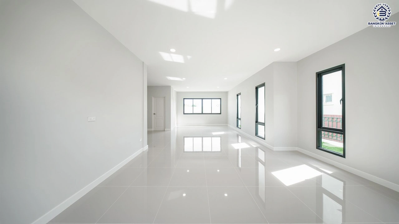 บ้านรีโนเวทใหม่ โครงการ นันทวัน วงแหวน-รัตนาธิเบศร์ เนื้อที่กว้าง 108.5 ตร.ว. พื้นที่ใช้สอย  369.52 ตร.ม. ฟังก์ชัน 5 ห้องนอน 5 ห้องน้ำ จอดรถได้ 3 จอด บนทำเลดี เชื่อมต่อถนนรัตนาธิเบศร์ ถนนนครอินทร์ ถนนกาญจนาภิเษก ใกล้รถไฟฟ้าสายสีม่วง "สถานีตลาดบางใหญ่" และจุดขึ้นทางด่วน "ศรีรัช"