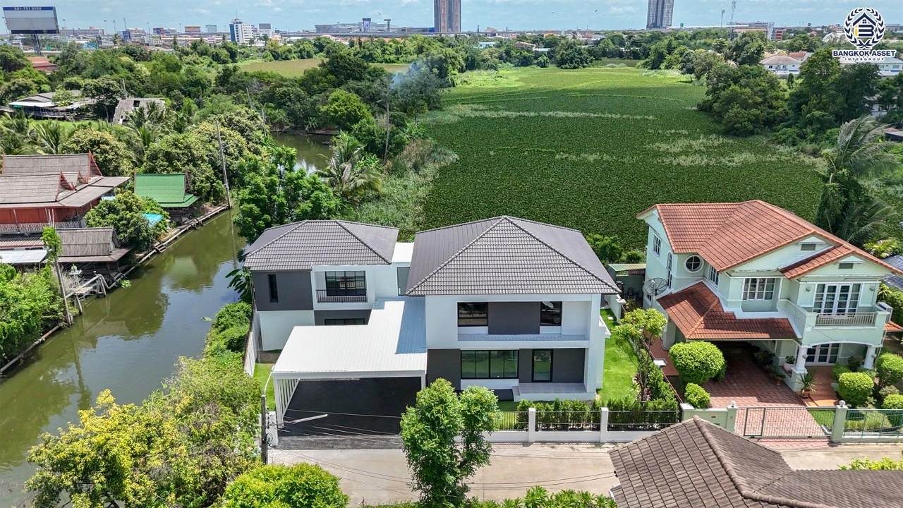 บ้านรีโนเวทใหม่ โครงการ นันทวัน วงแหวน-รัตนาธิเบศร์ เนื้อที่กว้าง 108.5 ตร.ว. พื้นที่ใช้สอย  369.52 ตร.ม. ฟังก์ชัน 5 ห้องนอน 5 ห้องน้ำ จอดรถได้ 3 จอด บนทำเลดี เชื่อมต่อถนนรัตนาธิเบศร์ ถนนนครอินทร์ ถนนกาญจนาภิเษก ใกล้รถไฟฟ้าสายสีม่วง "สถานีตลาดบางใหญ่" และจุดขึ้นทางด่วน "ศรีรัช"