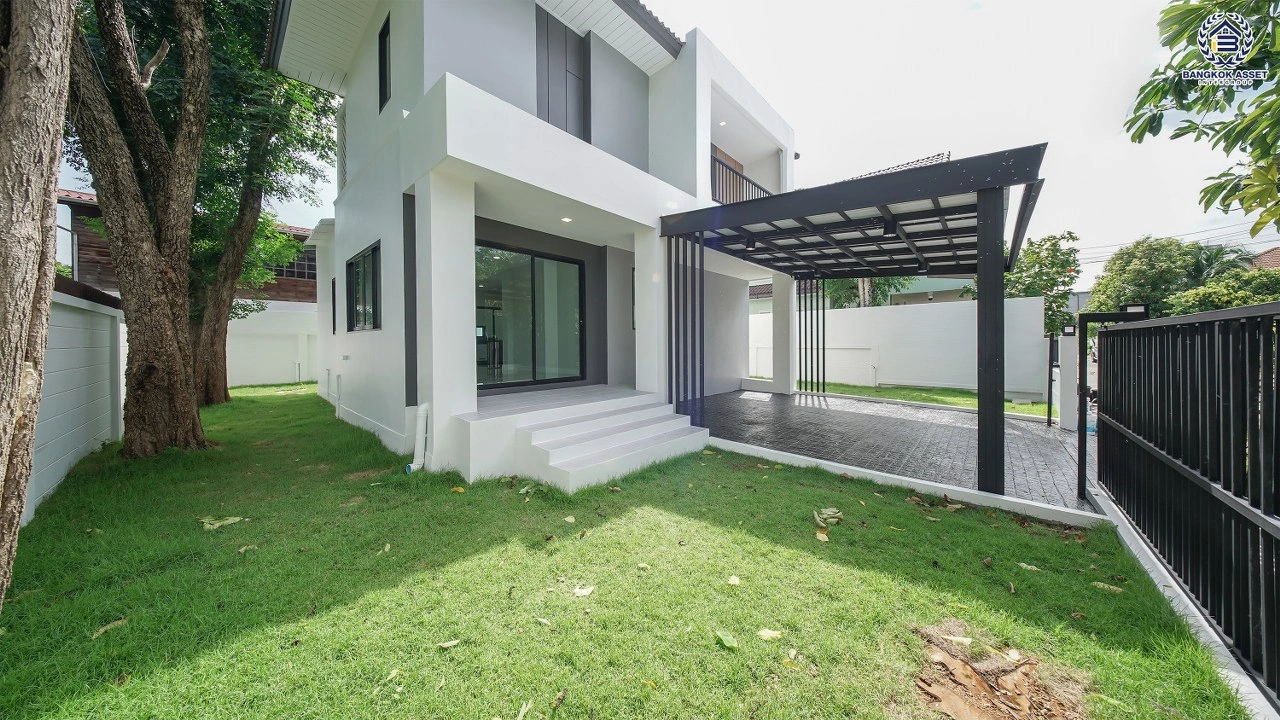 บ้านรีโนเวท โครงการ เพอร์เฟคเพลส รามคำแหง จากแบรนด์ พร็อพเพอร์ตี้ เพอร์เฟค บนเนื้อที่ 67.8 ตร.ว. พื้นที่ใช้สอยกว้างถึง 181.68 ตร.ม. ฟังก์ชันการใช้งาน 4 ห้องนอน 3 ห้องน้ำ จอดรถได้ 2 คัน เชื่อมต่อถนนรามคำแหง ใกล้สนามบินสุวรรณภูมิ, จุดขึ้นทางด่วนกาญจนาภิเษก