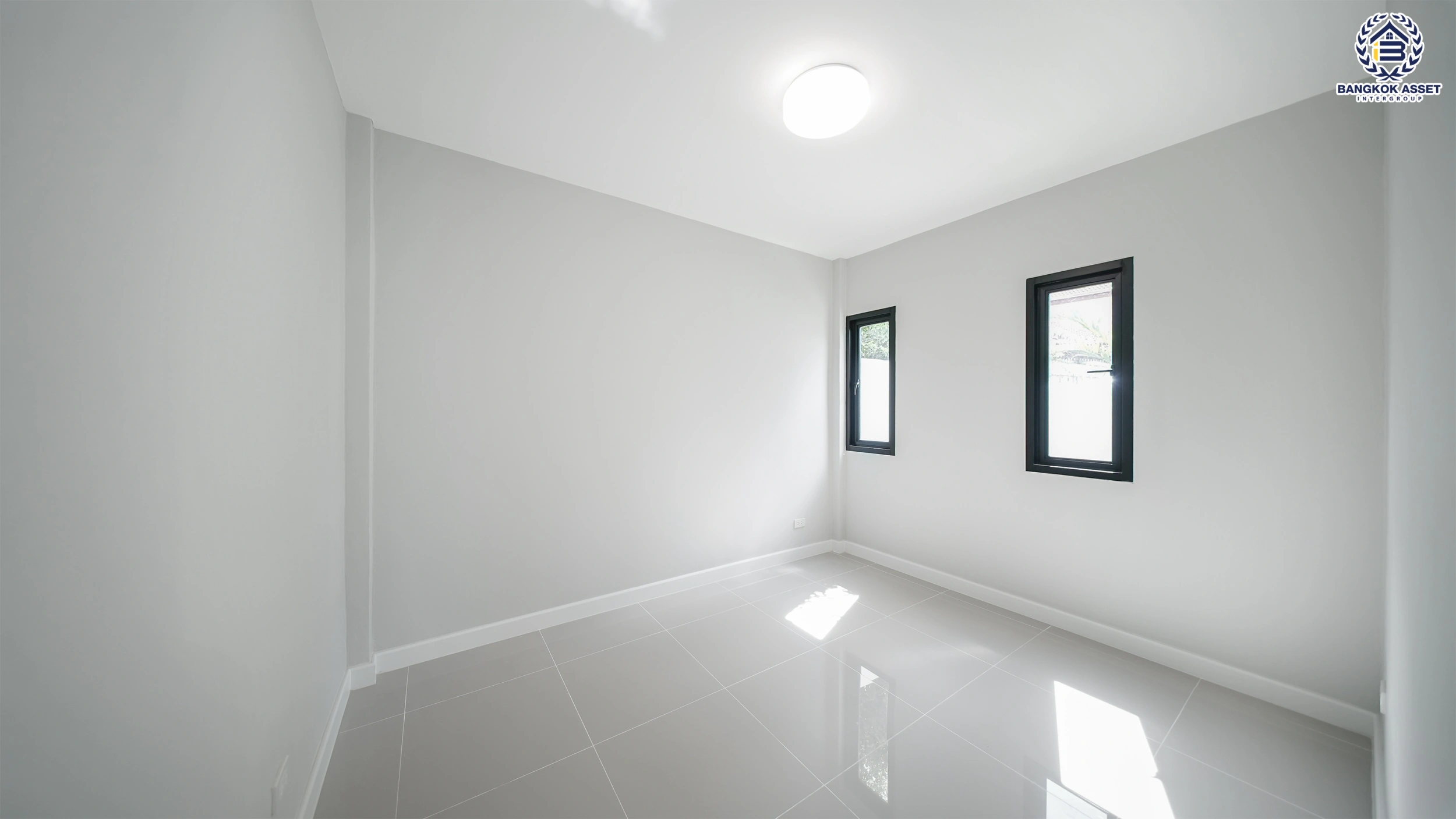 บ้านรีโนเวท โครงการ มณีรินทร์พาร์ค รัตนาธิเบศร์-ท่าอิฐ จากแบรนด์ Property Perfect เนื้อที่ 56.8 ตร.ว. พื้นที่ใช้สอย 184.37 ตร.ม. ฟังก์ชัน 4 ห้องนอน 3 ห้องน้ำ จอดรถได้ 2 คัน เชื่อมต่อทั้ง ถนนรัตนาธิเบศร์ และถนนราชพฤกษ์ ใกล้ทางด่วน "งามวงศ์วาน" และรถไฟฟ้าสายสีม่วง "สถานีบางรักน้อยท่าอิฐ"