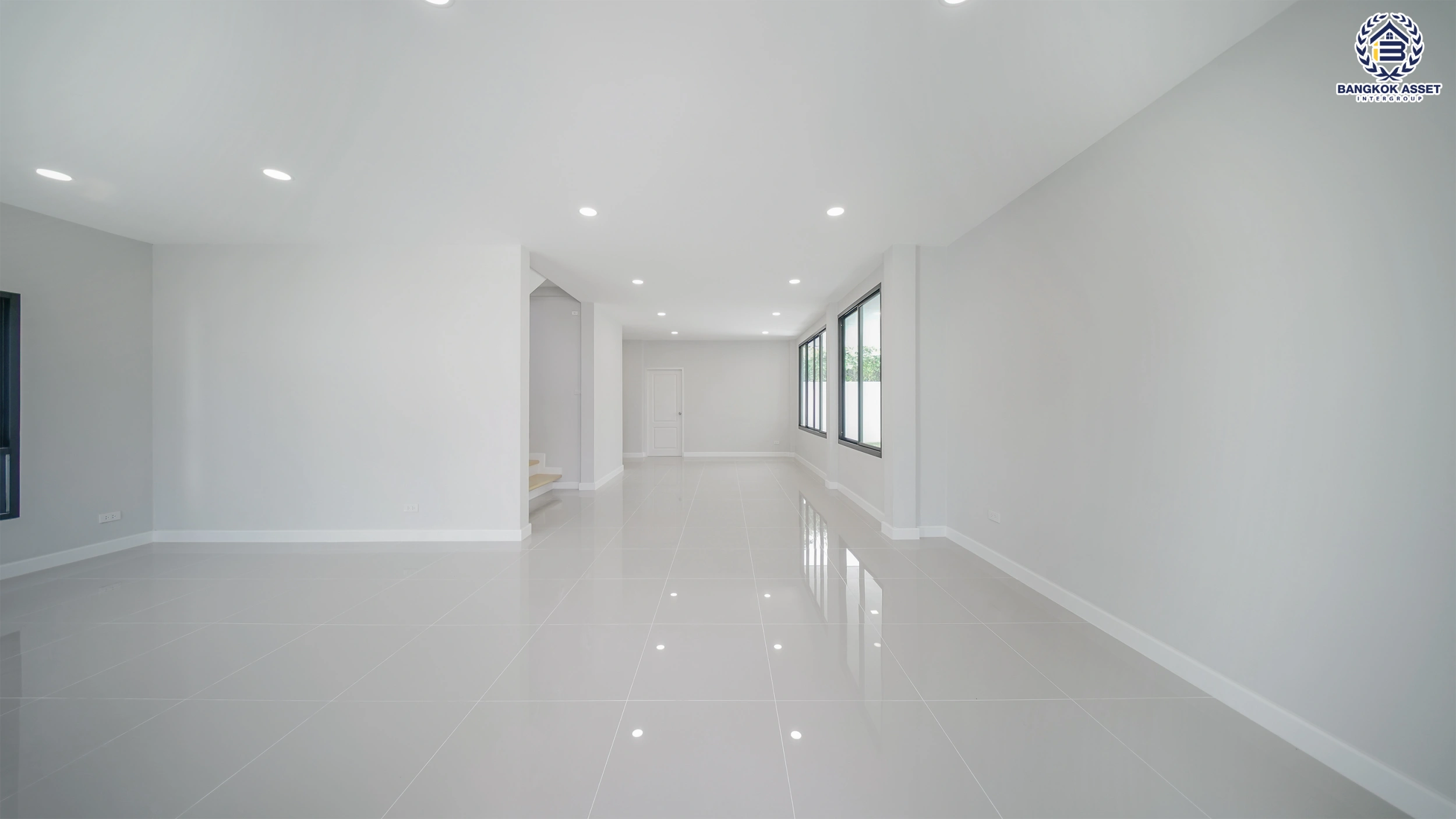 บ้านรีโนเวท โครงการ มณีรินทร์พาร์ค รัตนาธิเบศร์-ท่าอิฐ จากแบรนด์ Property Perfect เนื้อที่ 56.8 ตร.ว. พื้นที่ใช้สอย 184.37 ตร.ม. ฟังก์ชัน 4 ห้องนอน 3 ห้องน้ำ จอดรถได้ 2 คัน เชื่อมต่อทั้ง ถนนรัตนาธิเบศร์ และถนนราชพฤกษ์ ใกล้ทางด่วน "งามวงศ์วาน" และรถไฟฟ้าสายสีม่วง "สถานีบางรักน้อยท่าอิฐ"