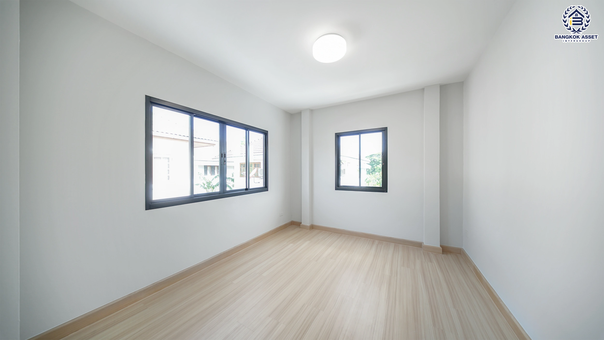 บ้านรีโนเวท โครงการ มณีรินทร์พาร์ค รัตนาธิเบศร์-ท่าอิฐ จากแบรนด์ Property Perfect เนื้อที่ 56.8 ตร.ว. พื้นที่ใช้สอย 184.37 ตร.ม. ฟังก์ชัน 4 ห้องนอน 3 ห้องน้ำ จอดรถได้ 2 คัน เชื่อมต่อทั้ง ถนนรัตนาธิเบศร์ และถนนราชพฤกษ์ ใกล้ทางด่วน "งามวงศ์วาน" และรถไฟฟ้าสายสีม่วง "สถานีบางรักน้อยท่าอิฐ"