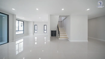 บ้านรีโนเวท โครงการ มณีรินทร์พาร์ค รัตนาธิเบศร์-ท่าอิฐ จากแบรนด์ Property Perfect เนื้อที่ 56.8 ตร.ว. พื้นที่ใช้สอย 184.37 ตร.ม. ฟังก์ชัน 4 ห้องนอน 3 ห้องน้ำ จอดรถได้ 2 คัน เชื่อมต่อทั้ง ถนนรัตนาธิเบศร์ และถนนราชพฤกษ์ ใกล้ทางด่วน "งามวงศ์วาน" และรถไฟฟ้าสายสีม่วง "สถานีบางรักน้อยท่าอิฐ"