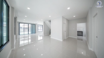 บ้านรีโนเวท โครงการ มณีรินทร์พาร์ค รัตนาธิเบศร์-ท่าอิฐ จากแบรนด์ Property Perfect เนื้อที่ 56.8 ตร.ว. พื้นที่ใช้สอย 184.37 ตร.ม. ฟังก์ชัน 4 ห้องนอน 3 ห้องน้ำ จอดรถได้ 2 คัน เชื่อมต่อทั้ง ถนนรัตนาธิเบศร์ และถนนราชพฤกษ์ ใกล้ทางด่วน "งามวงศ์วาน" และรถไฟฟ้าสายสีม่วง "สถานีบางรักน้อยท่าอิฐ"