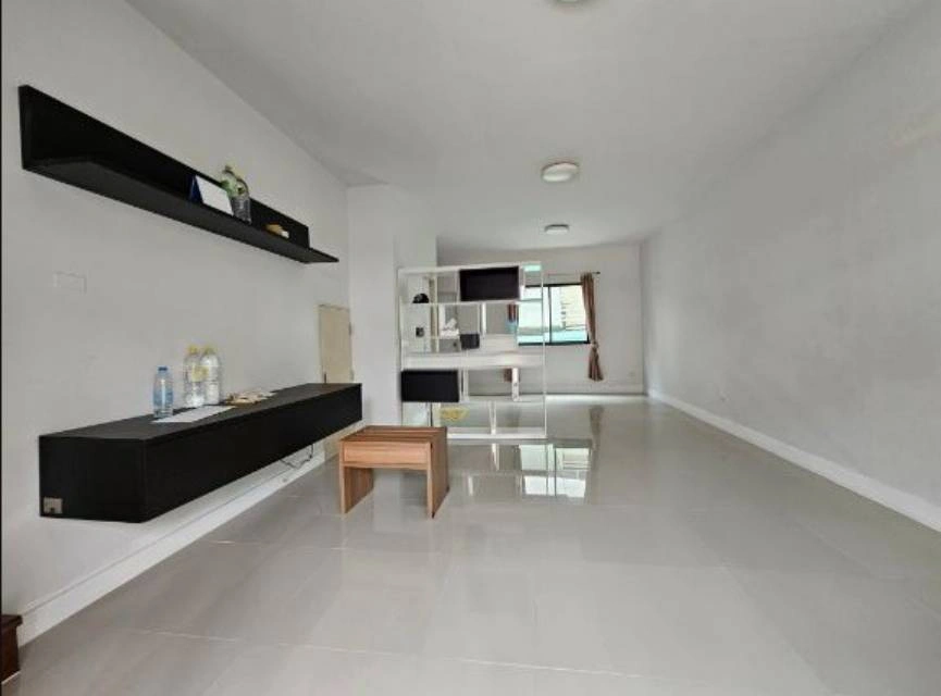 บ้านใหม่ ไม่เคยเข้าอยู่ หลังมุม ราคาดีสุดคุ้ม โครงการ Modi Villa หลวงแพ่ง – ลาดกระบัง