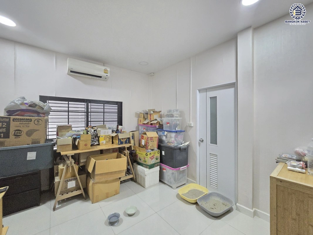 บ้านมือสอง บ้านเดี่ยวชั้นเดียว ซอยวัดชมภูเวก สนามบินน้ำ เมืองนนทบุรี 3 ห้องนอน 4 ห้องน้ำ พื้นที่ใช้สอย 130 ตร.ม. ที่ดิน 56 ตร.ว. หลังมุม ใกล้ทางด่วนงามวงศ์วาน เดินทางสะดวก พร้อมเข้าอยู่