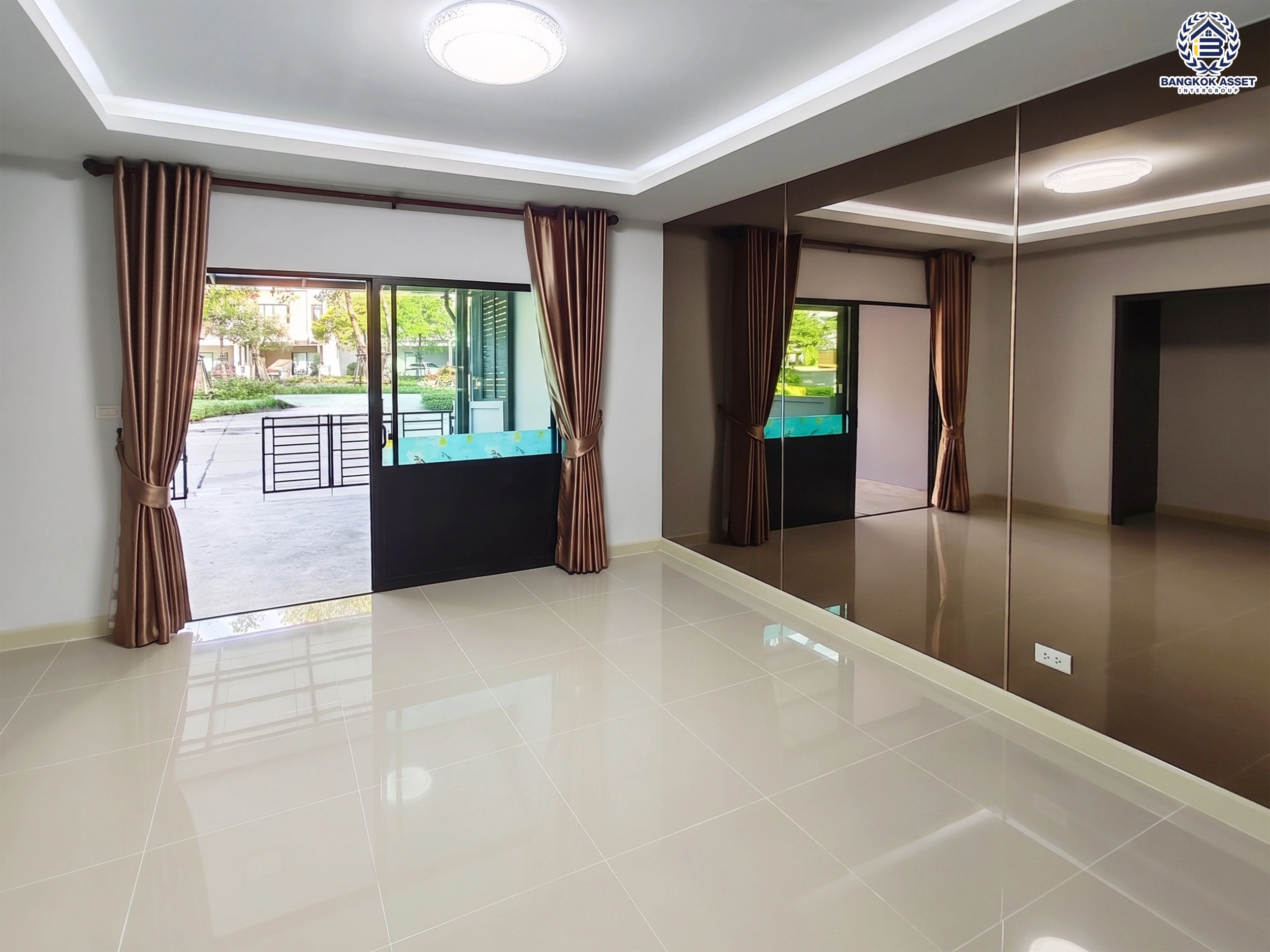 บ้านมือสอง โครงการสิริเพลส ราชพฤกษ์-346 ทาวน์โฮม 2 ชั้น 4 ห้องนอน 3 ห้องน้ำ พื้นที่ใช้สอย 133 ตร.ม. ที่ดิน 22.4 ตร.ว. ทำเลราชพฤกษ์-346 เมืองปทุมธานี โครงการแสนสิริ เดินทางสะดวก พร้อมเข้าอยู่