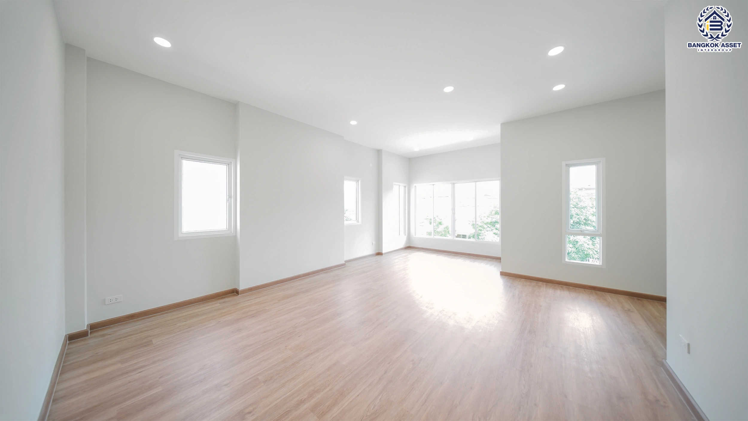 บ้านรีโนเวท โครงการ ปรีชาราม1 ราษฎร์พัฒนา บนเนื้อที่ 43.5 ตร.ว. พื้นที่ใช้สอย 150.86 ตร.ม. ฟังก์ชันการใช้งาน 4 ห้องนอน 3 ห้องน้ำ จอดรถได้ 2 คัน เชื่อมต่อถนนรามคำแหง ใกล้สนามบินสุวรรณภูมิ, ทางด่วนกาญจนาภิเษก
