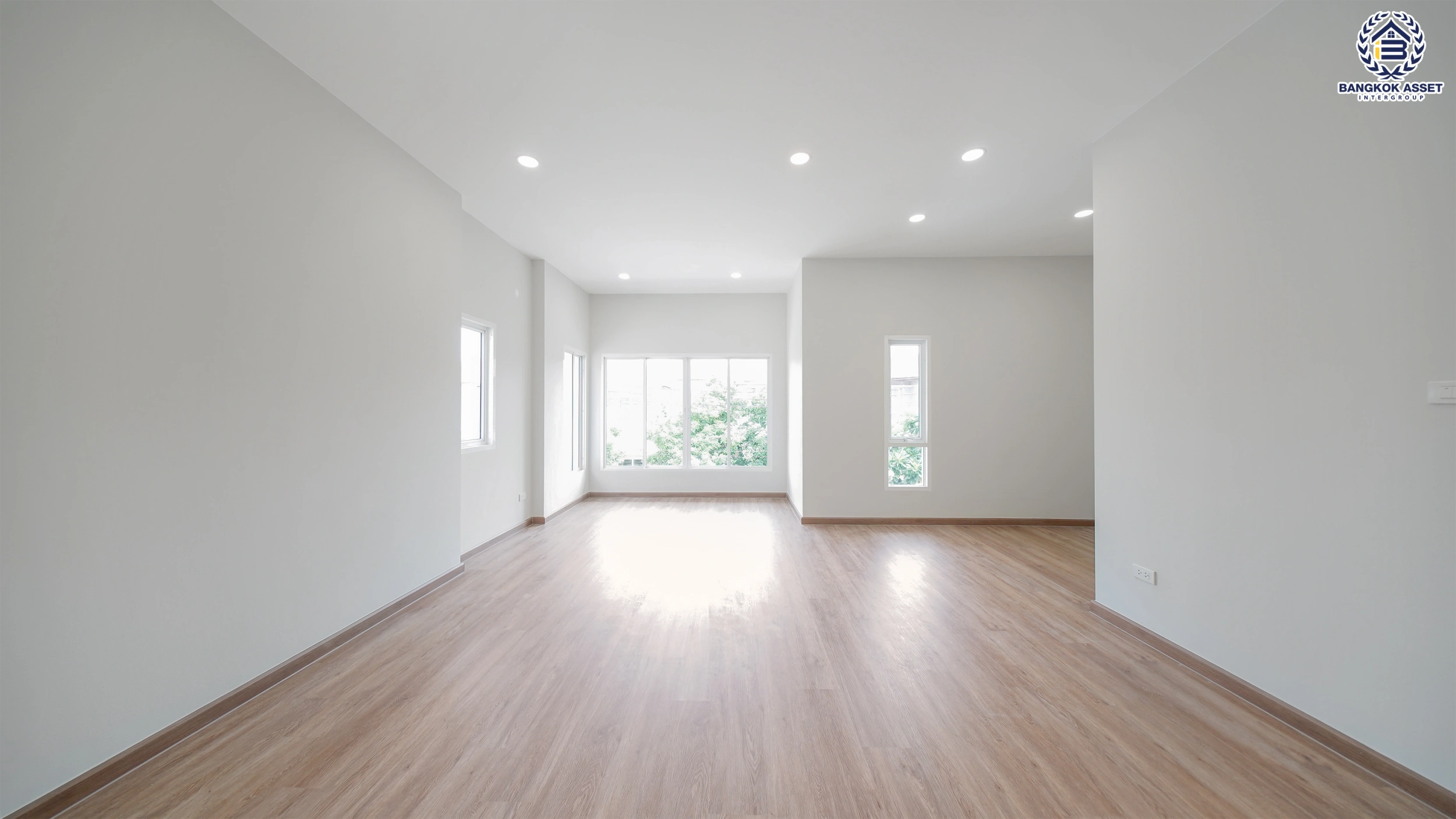 บ้านรีโนเวท โครงการ ปรีชาราม1 ราษฎร์พัฒนา บนเนื้อที่ 43.5 ตร.ว. พื้นที่ใช้สอย 150.86 ตร.ม. ฟังก์ชันการใช้งาน 4 ห้องนอน 3 ห้องน้ำ จอดรถได้ 2 คัน เชื่อมต่อถนนรามคำแหง ใกล้สนามบินสุวรรณภูมิ, ทางด่วนกาญจนาภิเษก