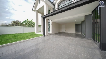 บ้านรีโนเวท โครงการ ธารารมณ์ รามคำแหง150 บนเนื้อที่ 69.8 ตร.ว. พื้นที่ใช้สอย 228.24 ตร.ม. ฟังก์ชันการใช้งาน 4 ห้องนอน 4 ห้องน้ำ 1 ห้องอเนกประสงค์ จอดรถได้ 2 คัน เชื่อมต่อถนนรามคำแหง, ถนนสุวินทวงศ์ ใกล้รถไฟฟ้าสายสีส้ม "สถานีน้อมเกล้า" จุดขึ้นทางด่วน "วงแหวนรอบนอกตะวันออก" และจุดขึ้นทางด่วน "พระราม9"