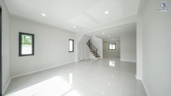 บ้านรีโนเวท โครงการ ธารารมณ์ รามคำแหง150 บนเนื้อที่ 69.8 ตร.ว. พื้นที่ใช้สอย 228.24 ตร.ม. ฟังก์ชันการใช้งาน 4 ห้องนอน 4 ห้องน้ำ 1 ห้องอเนกประสงค์ จอดรถได้ 2 คัน เชื่อมต่อถนนรามคำแหง, ถนนสุวินทวงศ์ ใกล้รถไฟฟ้าสายสีส้ม "สถานีน้อมเกล้า" จุดขึ้นทางด่วน "วงแหวนรอบนอกตะวันออก" และจุดขึ้นทางด่วน "พระราม9"