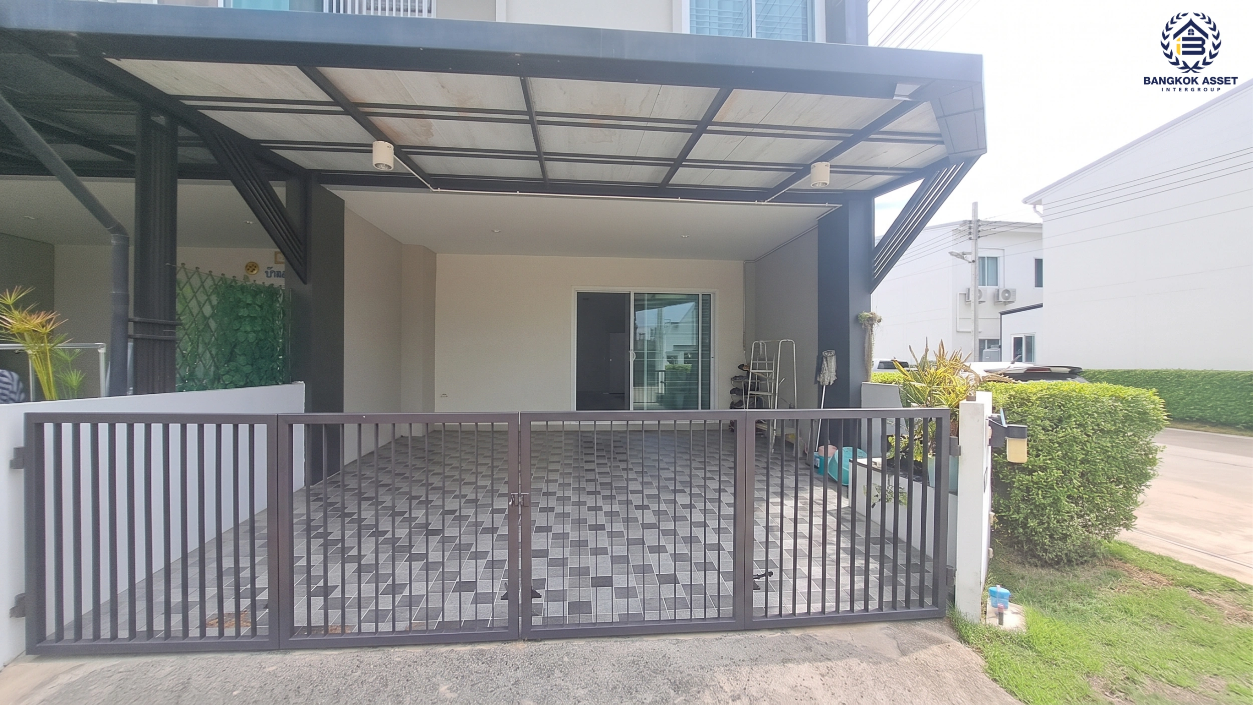 บ้านมือสอง โครงการธงสิริ3 บ้านกล้วย-ไทรน้อย ทาวน์เฮ้าส์หลังมุม 2 ชั้น 3 ห้องนอน 3 ห้องน้ำ จอดรถ 2 คัน พื้นที่ใช้สอยกว้าง ทำเลไทรน้อย นนทบุรี ติดถนนบ้านกล้วย-ไทรน้อย เดินทางสะดวก ใกล้โรงพยาบาลและโรงเรียน