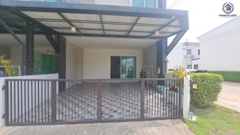 บ้านมือสอง โครงการธงสิริ3 บ้านกล้วย-ไทรน้อย ทาวน์เฮ้าส์หลังมุม 2 ชั้น 3 ห้องนอน 3 ห้องน้ำ จอดรถ 2 คัน พื้นที่ใช้สอยกว้าง ทำเลไทรน้อย นนทบุรี ติดถนนบ้านกล้วย-ไทรน้อย เดินทางสะดวก ใกล้โรงพยาบาลและโรงเรียน