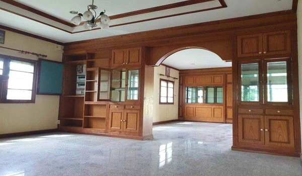 ขายบ้านหรูใจกลางเมืองศรีสะเกษ บนเนื้อที่ 1 ไร่ 1 งาน 49 ตารางวา