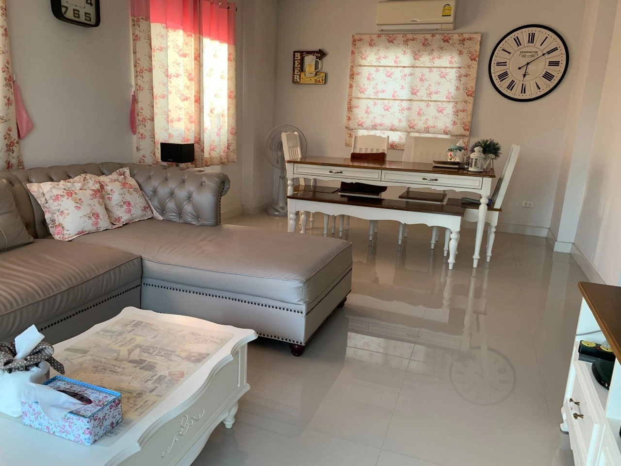 บ้านมือสอง โครงการ คุณาภัทร7 บ้านกล้วย-ไทรน้อย บ้านเดี่ยวหลังริม เนื้อที่ 54.10 ตร.ว. พื้นที่ใช้สอย 136 ตร.ม. ฟังก์ชัน 3 ห้องนอน 3 ห้องน้ำ จอดรถ 2 คัน แถมฟรี  เครื่องปรับอากาศ เครื่องทำน้ำอุ่น ติดถนนบ้านกล้วย-ไทรน้อย เดินทางสะดวก ใกล้โรงพยาบาลและโรงเรียน