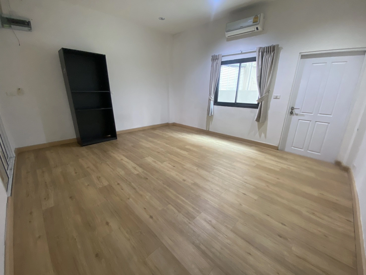 ขาย/ให้เช่า อาคารพาณิชย์ 4 ชั้น โครงการ Chic Home Office ในซอยรามคำแหง 53