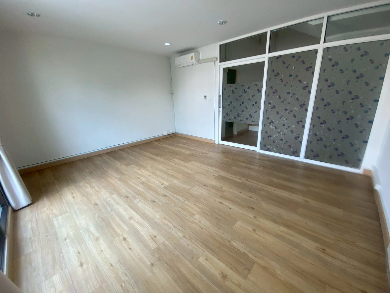 ขาย/ให้เช่า อาคารพาณิชย์ 4 ชั้น โครงการ Chic Home Office ในซอยรามคำแหง 53
