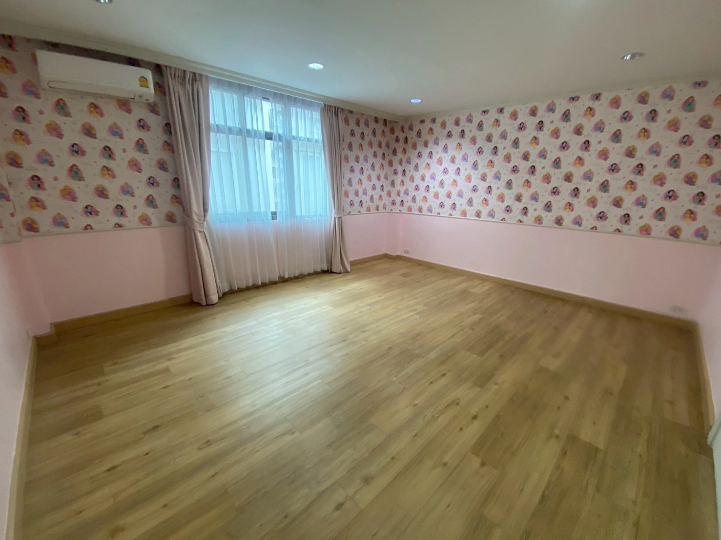 ขาย/ให้เช่า อาคารพาณิชย์ 4 ชั้น โครงการ Chic Home Office ในซอยรามคำแหง 53
