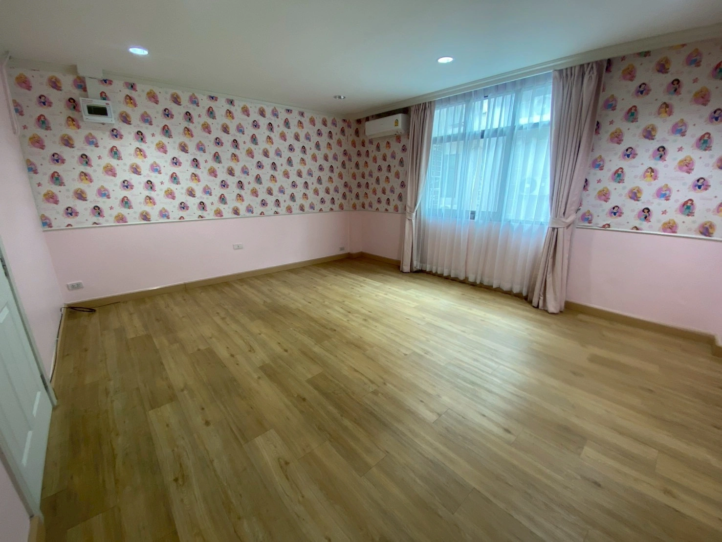ขาย/ให้เช่า อาคารพาณิชย์ 4 ชั้น โครงการ Chic Home Office ในซอยรามคำแหง 53