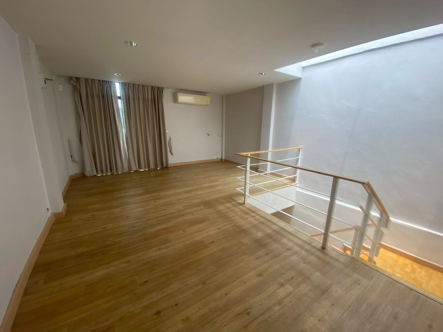 ขาย/ให้เช่า อาคารพาณิชย์ 4 ชั้น โครงการ Chic Home Office ในซอยรามคำแหง 53