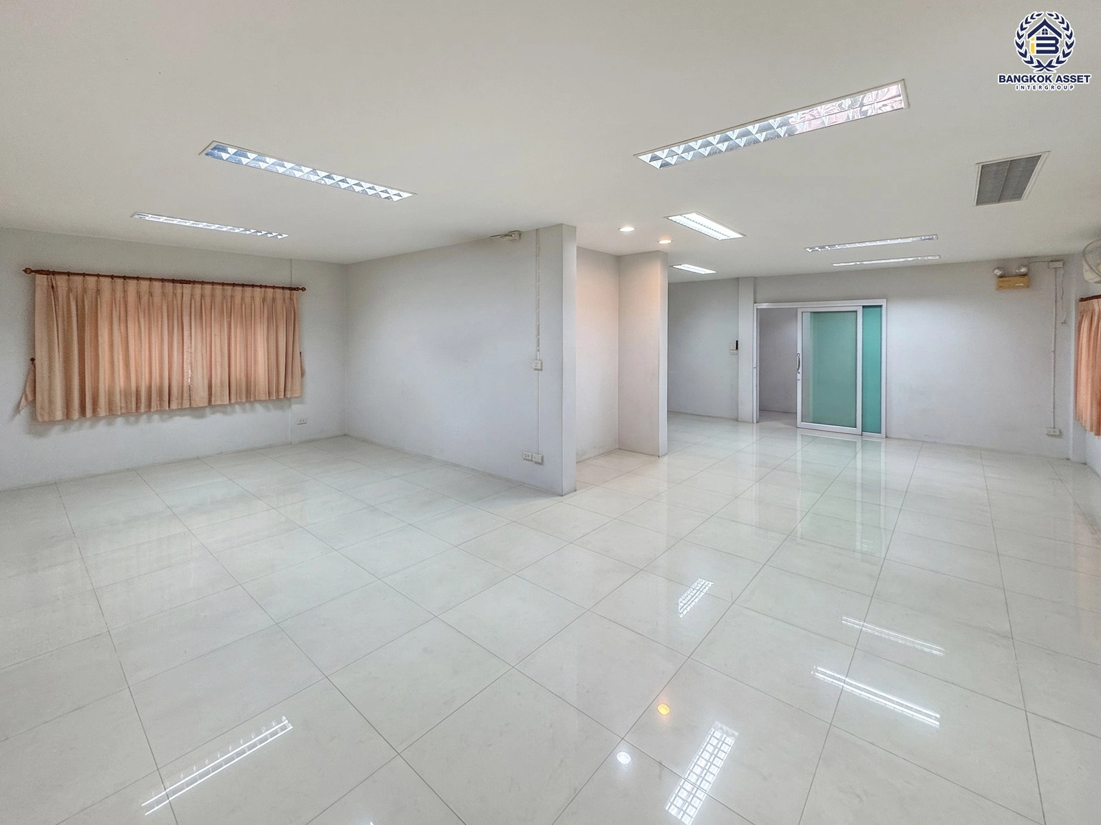 บ้านมือสอง โครงการเพชรเกษม1 บ้านเดี่ยว 2 ชั้น พื้นที่ใช้สอย 180 ตร.ม. 3 ห้องนอน 3 ห้องน้ำ จอดรถ 2 คัน ทำเลเพชรเกษม เดินทางเข้าเมืองสะดวก ใกล้ห้าง โรงพยาบาล โรงเรียน