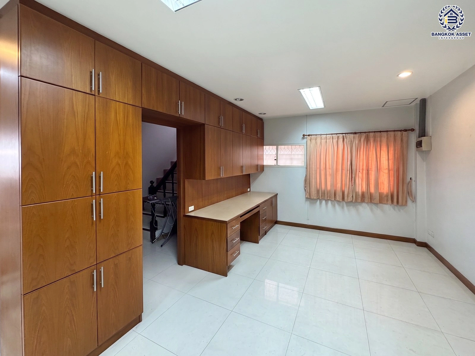 บ้านมือสอง โครงการเพชรเกษม1 บ้านเดี่ยว 2 ชั้น พื้นที่ใช้สอย 180 ตร.ม. 3 ห้องนอน 3 ห้องน้ำ จอดรถ 2 คัน ทำเลเพชรเกษม เดินทางเข้าเมืองสะดวก ใกล้ห้าง โรงพยาบาล โรงเรียน