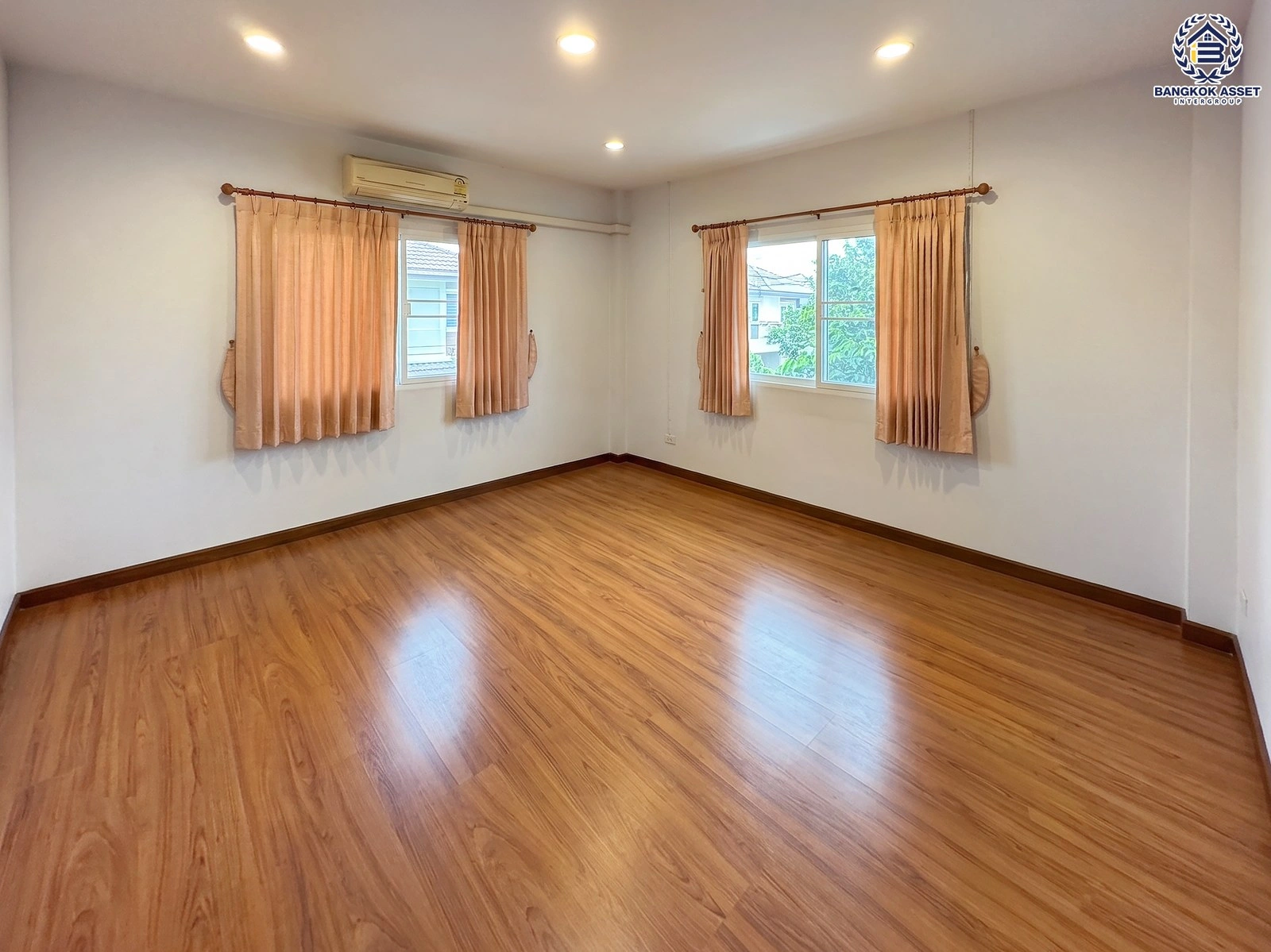 บ้านมือสอง โครงการเพชรเกษม1 บ้านเดี่ยว 2 ชั้น พื้นที่ใช้สอย 180 ตร.ม. 3 ห้องนอน 3 ห้องน้ำ จอดรถ 2 คัน ทำเลเพชรเกษม เดินทางเข้าเมืองสะดวก ใกล้ห้าง โรงพยาบาล โรงเรียน