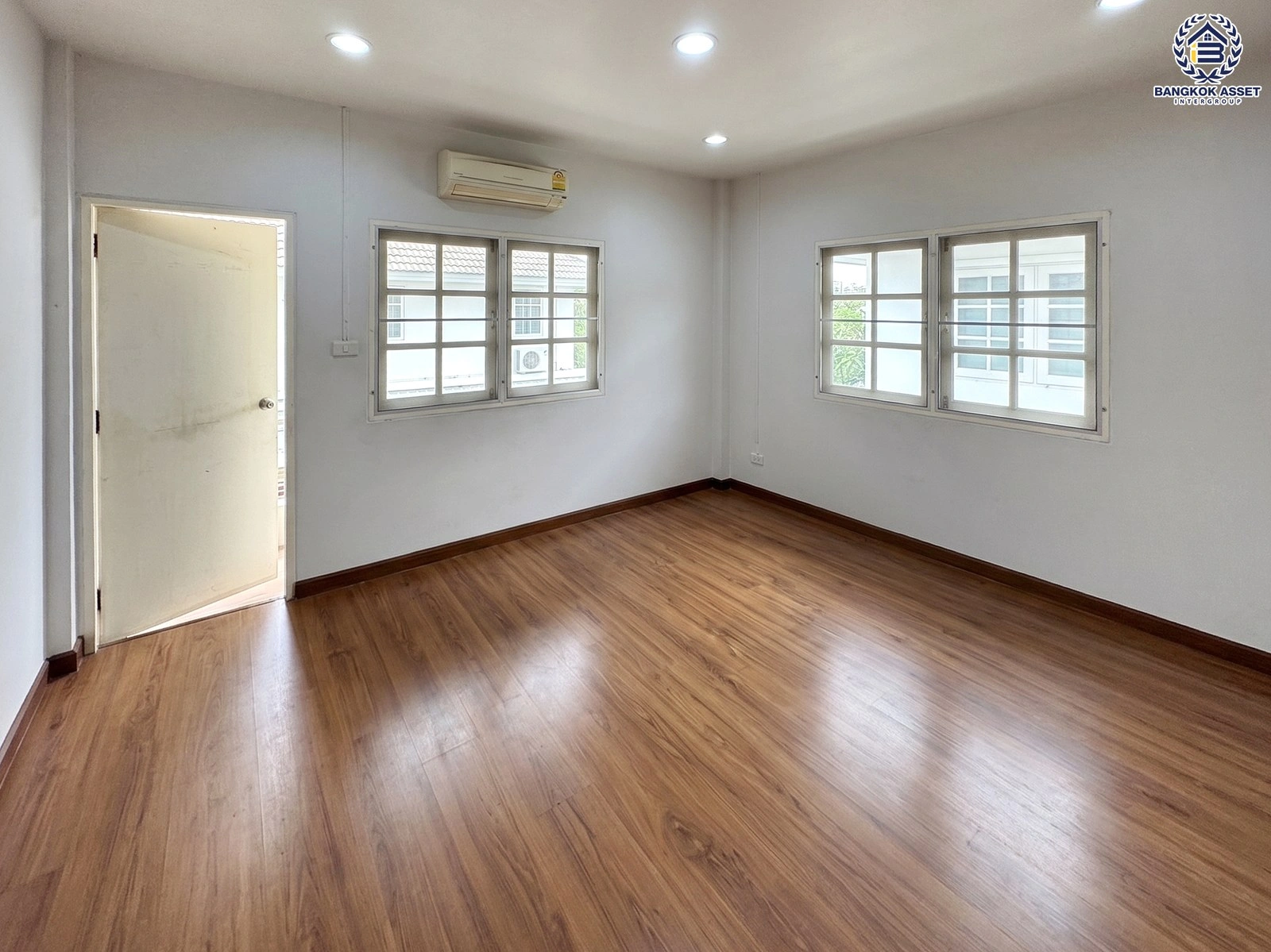 บ้านมือสอง โครงการเพชรเกษม1 บ้านเดี่ยว 2 ชั้น พื้นที่ใช้สอย 180 ตร.ม. 3 ห้องนอน 3 ห้องน้ำ จอดรถ 2 คัน ทำเลเพชรเกษม เดินทางเข้าเมืองสะดวก ใกล้ห้าง โรงพยาบาล โรงเรียน
