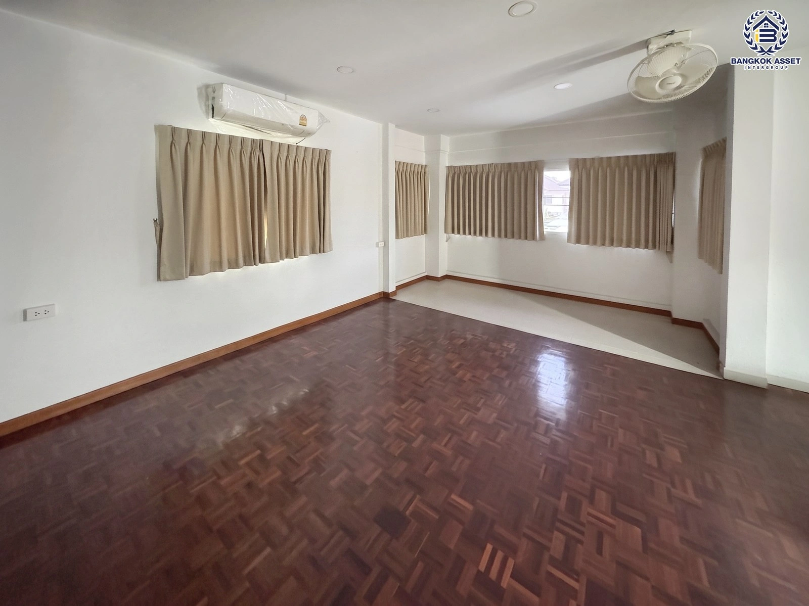 บ้านมือสอง โครงการเพชรเกษม1 ทาวน์เฮ้าส์ 2 ชั้น พื้นที่ใช้สอย 180 ตร.ม. 3 ห้องนอน 3 ห้องน้ำ จอดรถ 2 คัน ทำเลเพชรเกษม เดินทางเข้าเมืองสะดวก ใกล้ห้าง โรงพยาบาล โรงเรียน