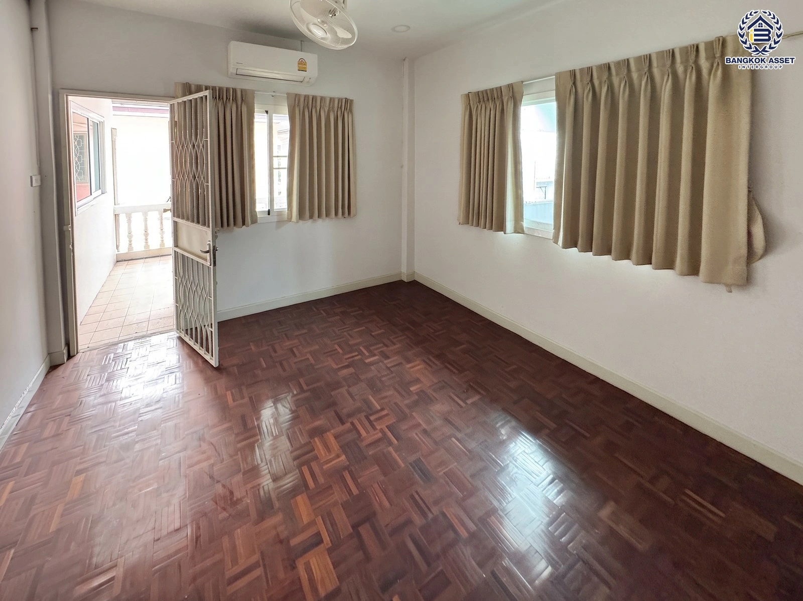 บ้านมือสอง โครงการเพชรเกษม1 ทาวน์เฮ้าส์ 2 ชั้น พื้นที่ใช้สอย 180 ตร.ม. 3 ห้องนอน 3 ห้องน้ำ จอดรถ 2 คัน ทำเลเพชรเกษม เดินทางเข้าเมืองสะดวก ใกล้ห้าง โรงพยาบาล โรงเรียน