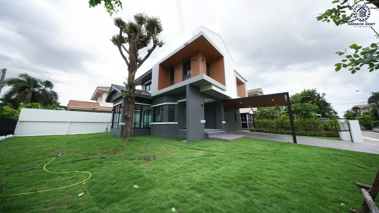บ้านรีโนเวทใหม่ โครงการ ชัยพฤกษ์ บางบัวทอง เนื้อที่ 117.6 ตร.ว. พื้นที่ใช้สอย 220.34 ตร.ม. ฟังก์ชัน 4 ห้องนอน 3 ห้องน้ำ จอดรถได้ 2 คัน พร้อม Facilities โครงการครบครัน ทำเลติดถนนบางกรวย-ไทรน้อย เชื่อมต่อถนนกาญจนาภิเษก ใกล้เซ็นทรัลนอร์ทวิลล์ และรถไฟฟ้าสายสีม่วง "สถานีบางพลู"