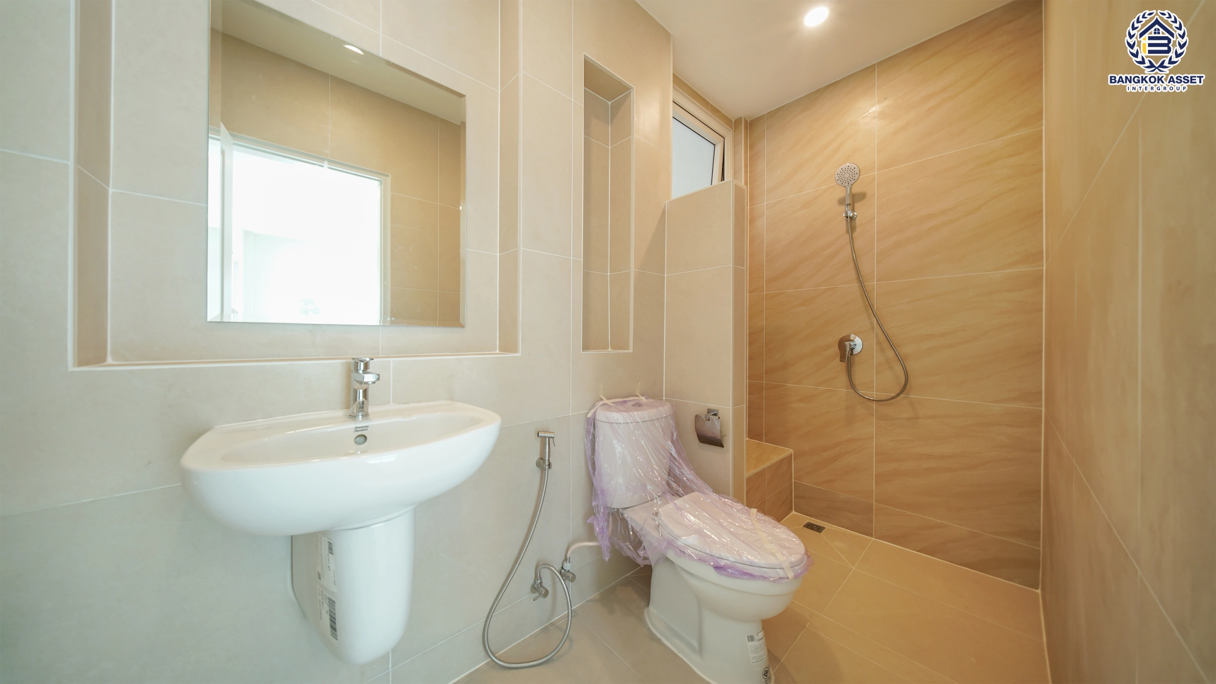 บ้านรีโนเวทใหม่ โครงการ เพอร์เฟคพาร์ค วัดพระนอน จากแบรนด์ Property Perfect เนื้อที่ 42 ตร.ว. พื้นที่ใช้สอย 162.07 ตร.ม. ฟังก์ชัน 3 ห้องนอน 2 ห้องน้ำ 2 ที่จอดรถ พร้อม Facilities ครบครัน บนทำเลเชื่อมต่อถนนกาญจนาฯ ใกล้ทางด่วน "ศรีรัช" เซ็นทรัลเวสต์เกต และรถไฟฟ้าสายสีม่วง "สถานีตลาดบางใหญ่"