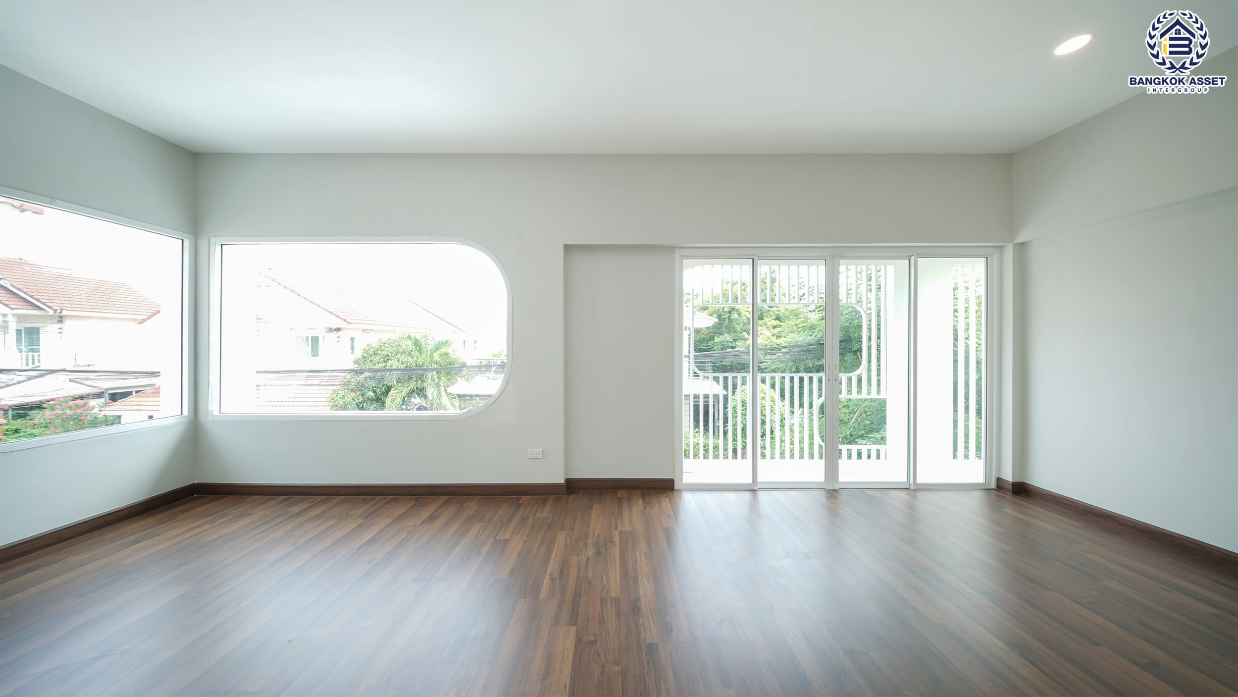บ้านรีโนเวทใหม่ โครงการ เพอร์เฟคพาร์ค วัดพระนอน จากแบรนด์ Property Perfect เนื้อที่ 42 ตร.ว. พื้นที่ใช้สอย 162.07 ตร.ม. ฟังก์ชัน 3 ห้องนอน 2 ห้องน้ำ 2 ที่จอดรถ พร้อม Facilities ครบครัน บนทำเลเชื่อมต่อถนนกาญจนาฯ ใกล้ทางด่วน "ศรีรัช" เซ็นทรัลเวสต์เกต และรถไฟฟ้าสายสีม่วง "สถานีตลาดบางใหญ่"
